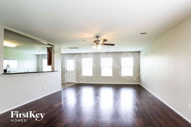 Foto del edificio - 4315 Amaryllis Ave