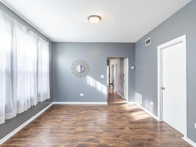 Photo - 6630 S Washtenaw Ave. (Chicago, IL) Apartment