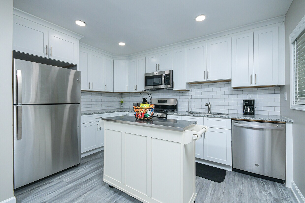Foto principal - 2885 Harlan Dr
