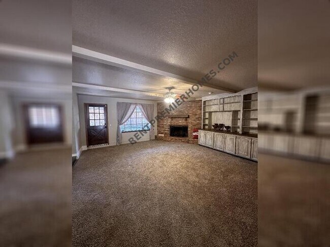 Foto del edificio - 2113 Raintree Rd