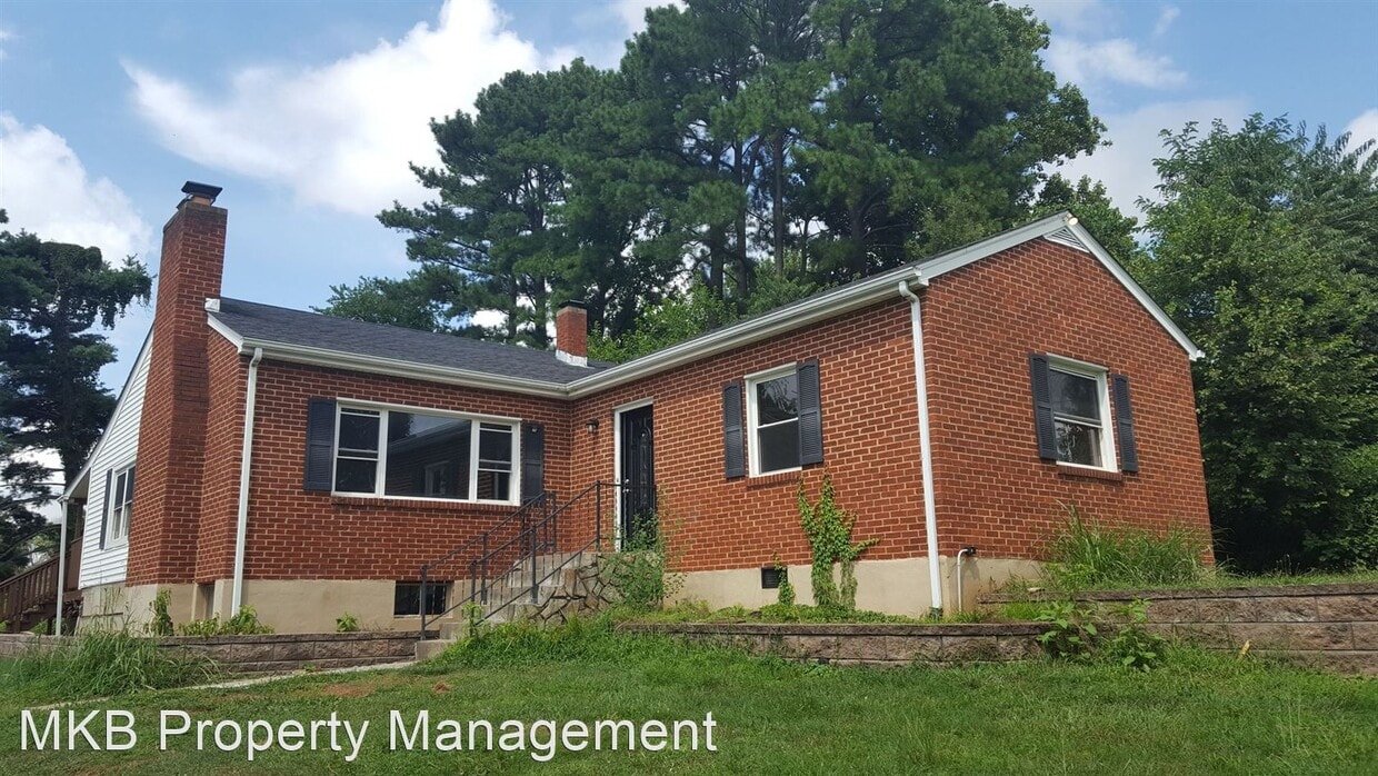 3 br, 1.5 bath House 132 Middleton St House Rental in Hollins, VA