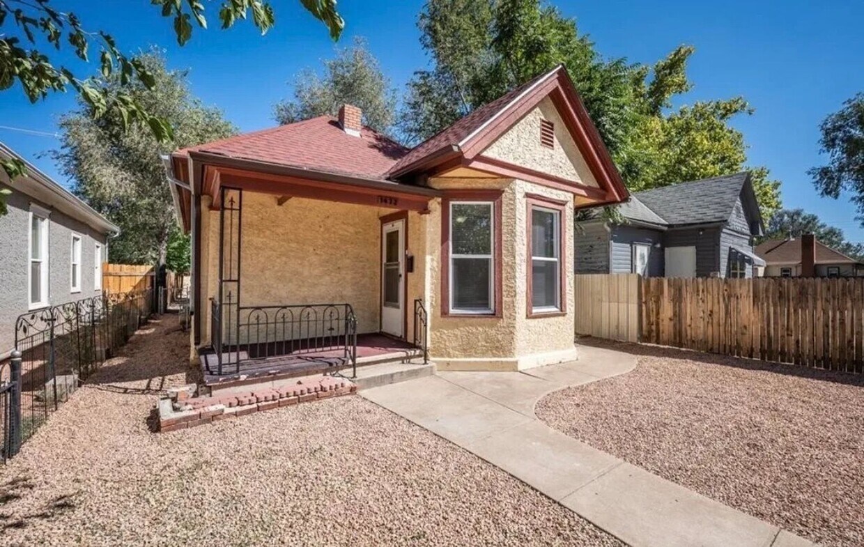 Foto principal - Charming 3 bed 1 bath house in Pueblo | $1600