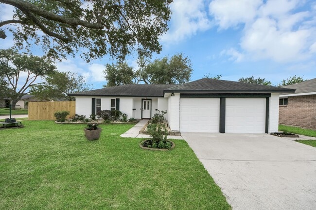 Building Photo - 16222 Forest Bend Ave