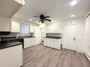Building Photo - 26 Callender St