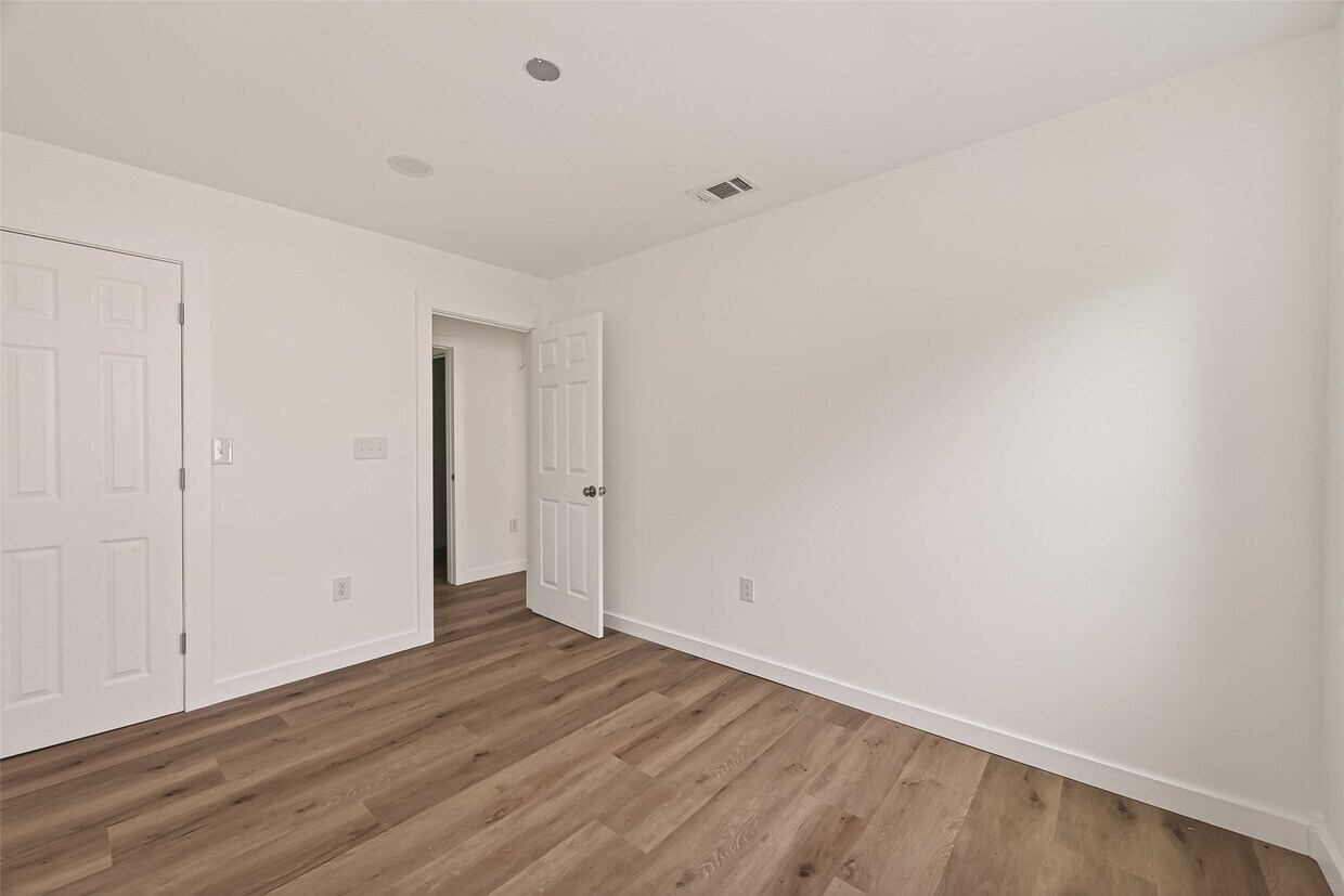 Building Photo - 3922 Alsace St