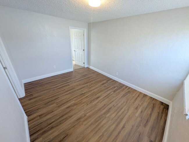 506-512 Northwood Road - 506-512 Northwood Road Apartment