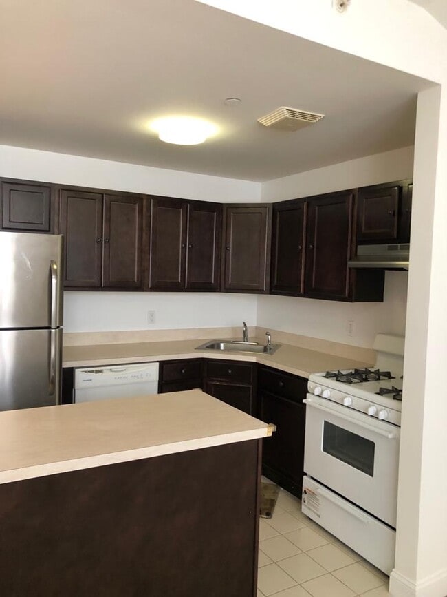 Building Photo - 109 Dolphin Court