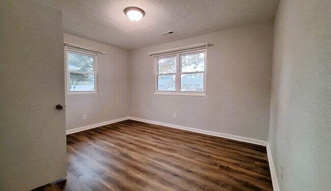 Foto del edificio - 1327 Credle Rd