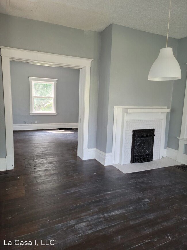 Building Photo - 2 br, 1 bath House - 1028 Bennington Ave