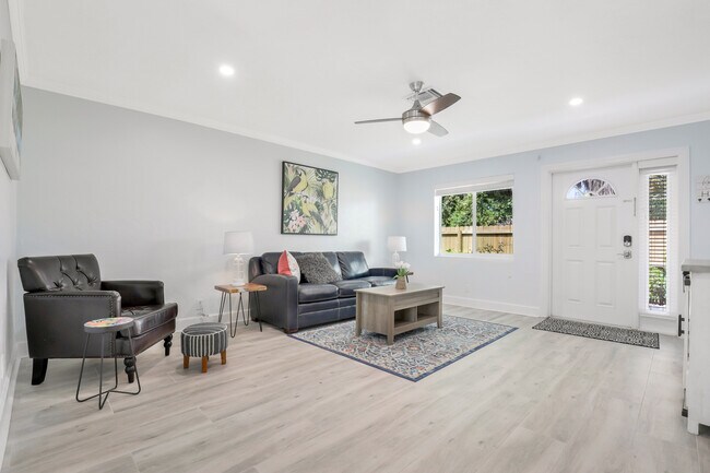 Área de estar - 2529 Linwood Ave