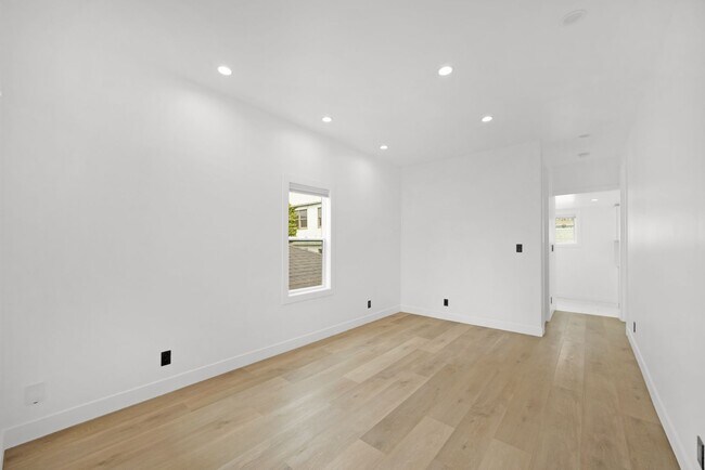 Foto del edificio - 1386-1388 47th Avenue (1355r)