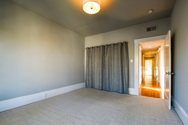 Foto del edificio - 1556 Waller St