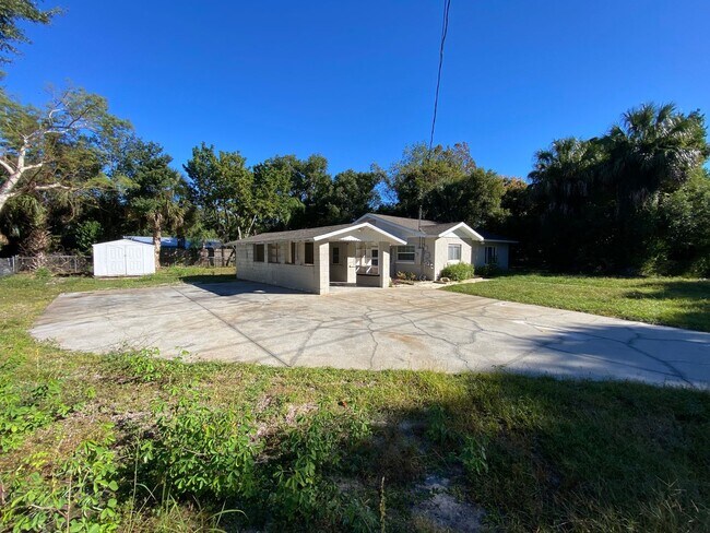 Foto del edificio - 2BD/1BA Remodeled Single-Family Home in Umatilla!