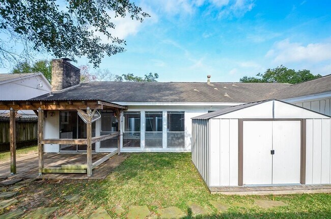 Foto del edificio - 15815 Boulder Oaks Dr