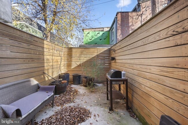 Foto del edificio - 311 S Washington St