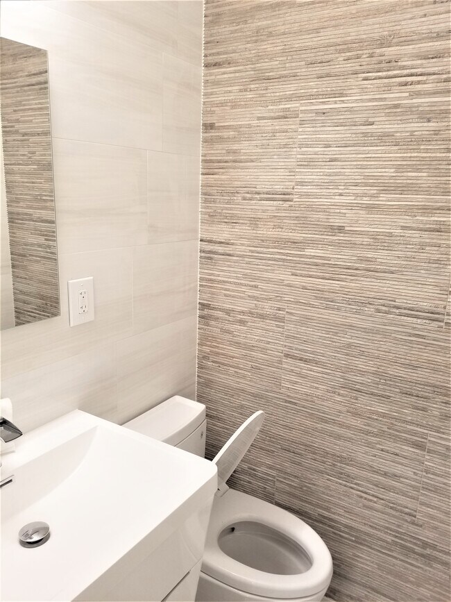 Building Photo - 2942 W 5th St