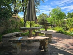 Building Photo - 770 Acequia Madre