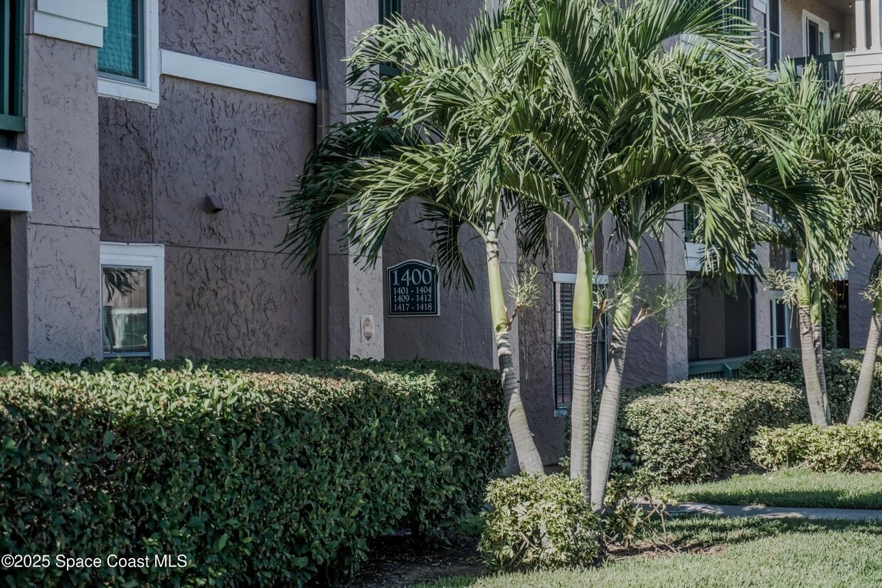 Foto principal - 7667 N Wickham Rd