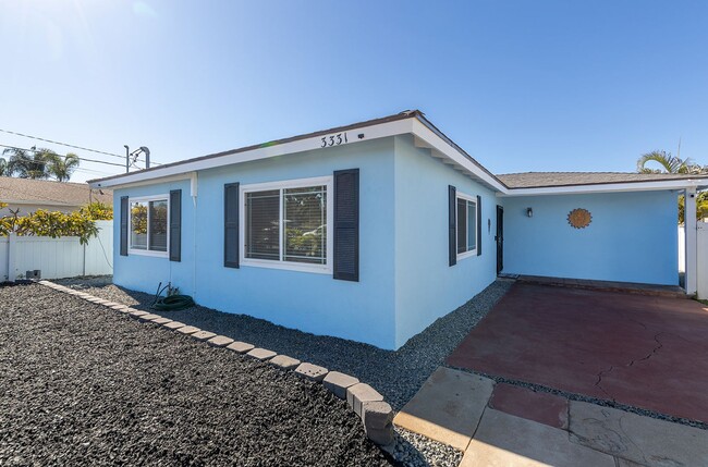 Building Photo - Spacious 3 bedroom, 2 bathroom home in the...