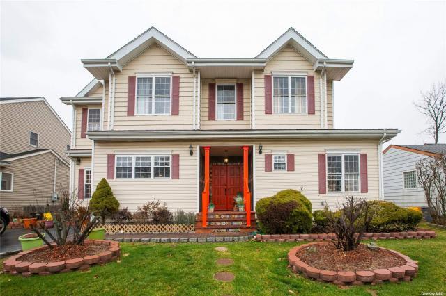 Photo - 6 bedroom in Plainview NY 11803 House