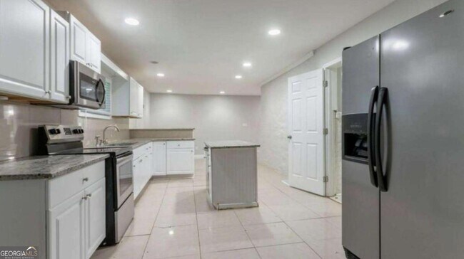 Foto del edificio - 3409 Hyland Dr