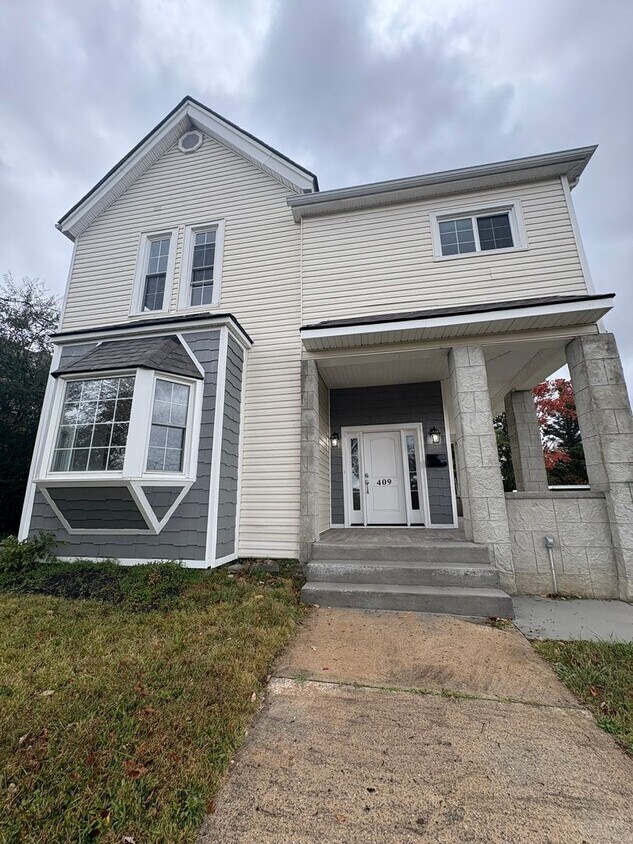 Foto principal - Historic Charm Meets Modern Living – Steps...