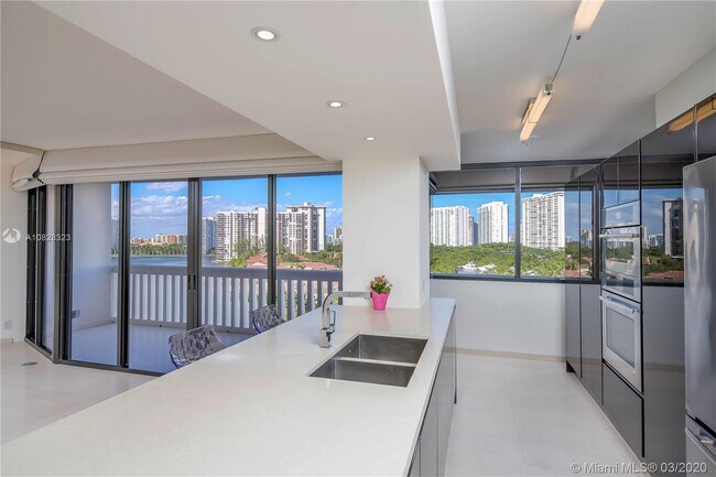 Foto del edificio - 1000 E Island Blvd