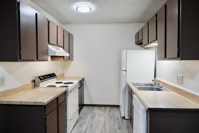 Building Photo - Avendale Pointe