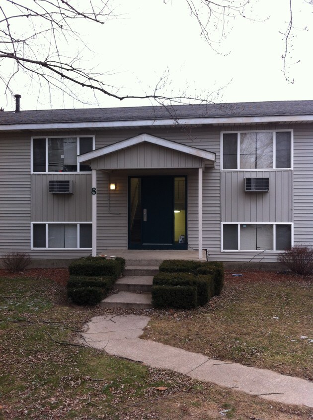 Summerset Apartments - 1456 Ottawa Beach Rd