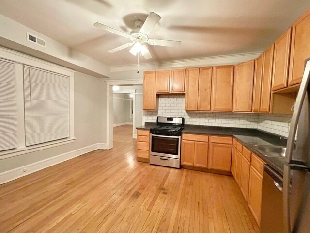 Foto del edificio - 908 W Waveland Ave