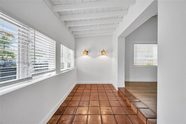 Foto del edificio - 429 NE 73rd St