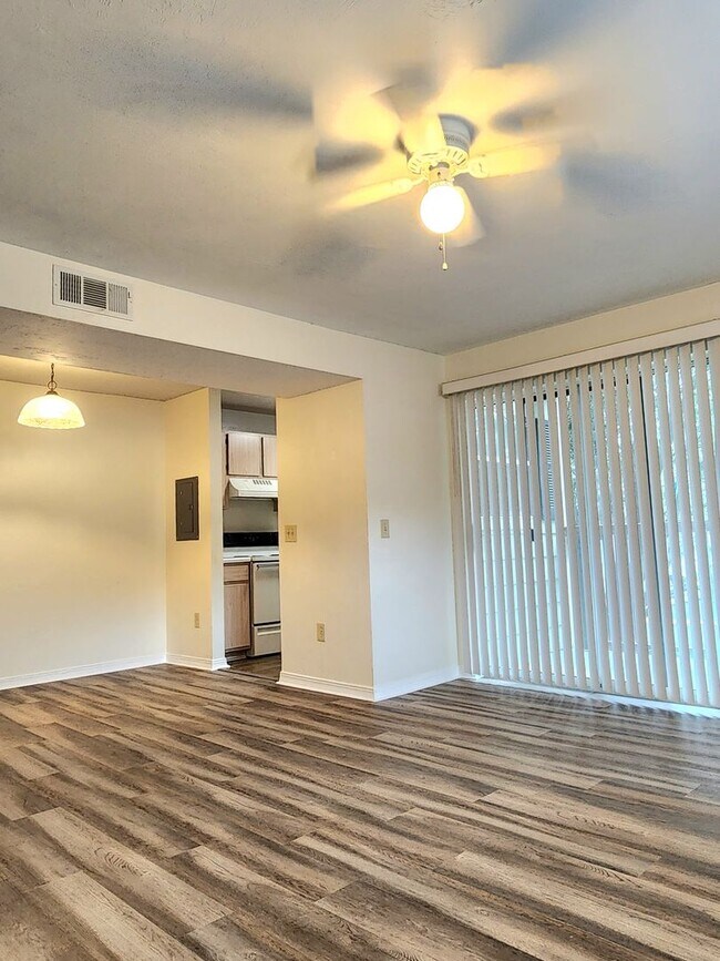 Building Photo - 1 bedroom 1 bathroom condo, 2nd floor