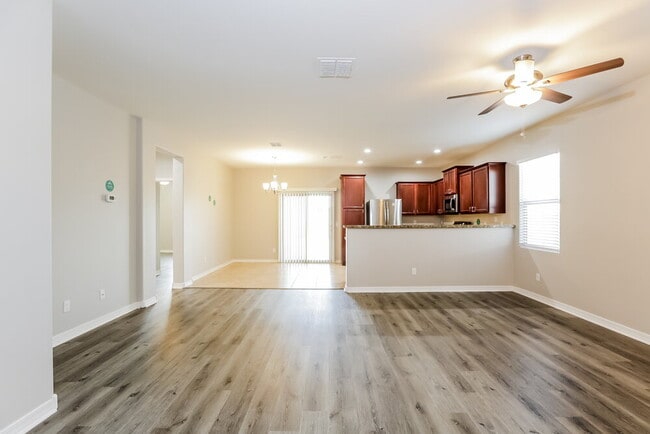 Foto del edificio - 24525 W Gregory Rd