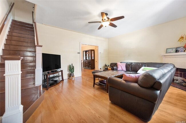 Foto del edificio - 82-38-82167 167th St