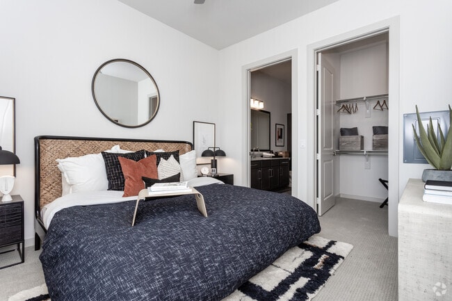 1BR,1BA-A7 - Magnolia on the Green