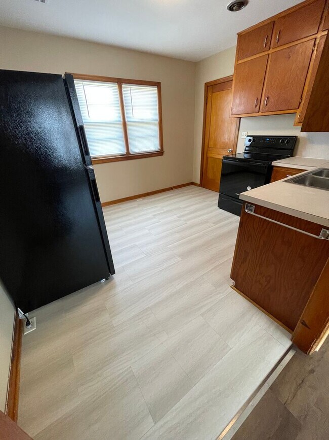 Building Photo - 1206-1208 Eisenhower