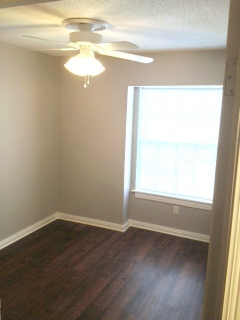 Building Photo - 301 E Reynolds Dr