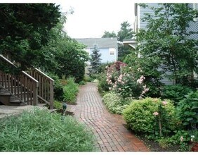 Building Photo - 43 Fresh Pond Pl