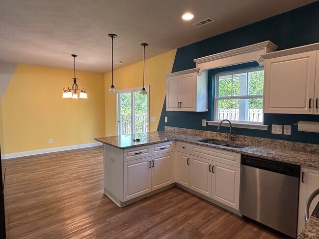 Foto del edificio - 204 Pebble Ln