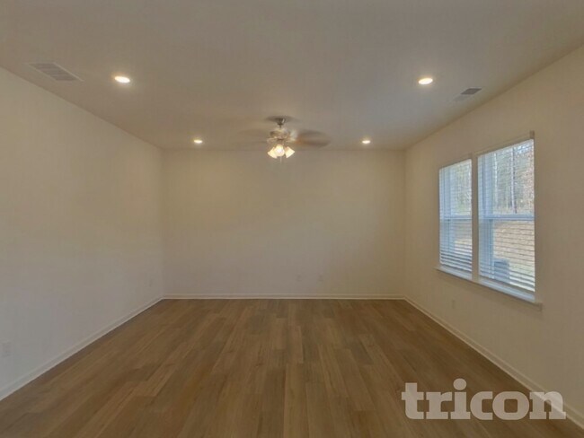 Building Photo - 217 Paisley Wy