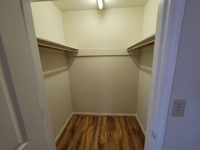 Foto del edificio - READY TO MOVE IN !!  2 Beds/2Baths!