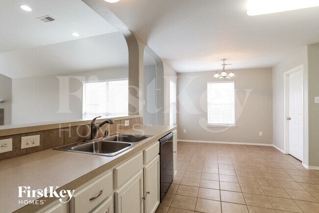 Foto del edificio - 1419 Rosebay Rd