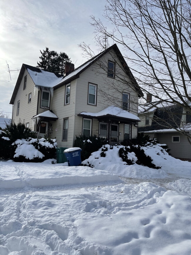 Building Photo - 1208 maple