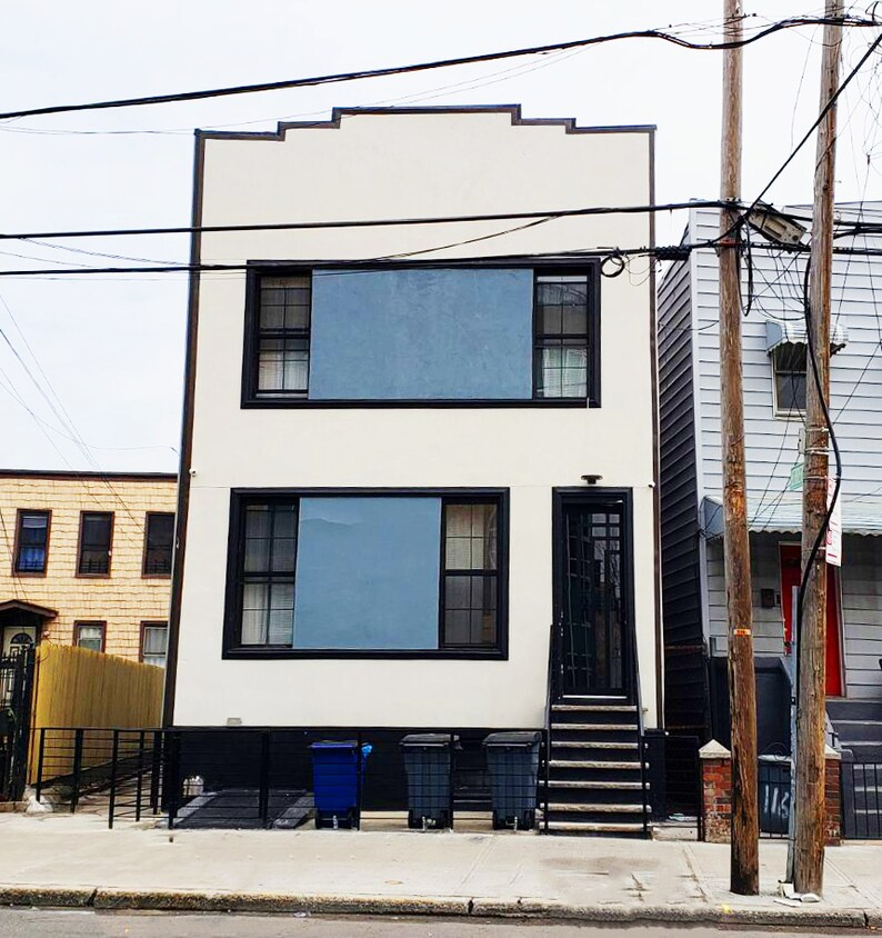 Primary Photo - 118 Kingsland Ave