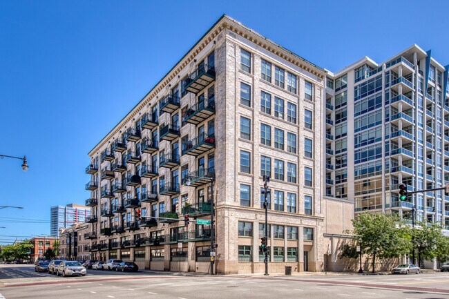 Foto del edificio - 1801 S Indiana Ave