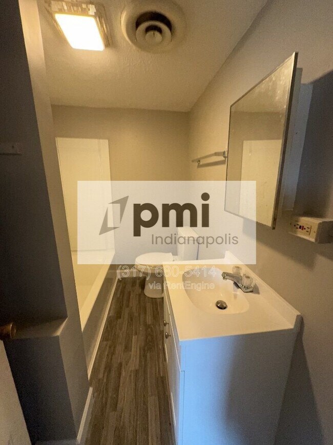 Foto del edificio - 1311 E 11th St