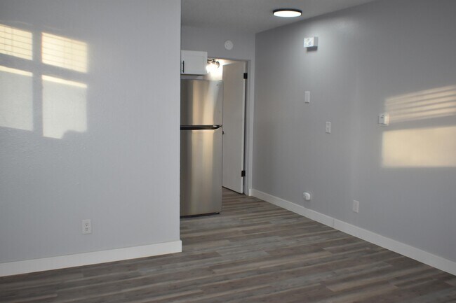 Building Photo - 450 Chipeta Ave