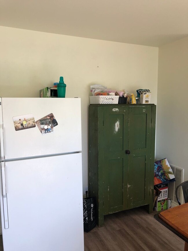 Building Photo - 4 Bedroom Townhome in Hawks Ridge