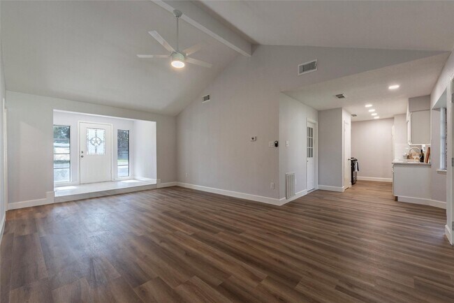 Foto del edificio - 2112 Sierra Dr