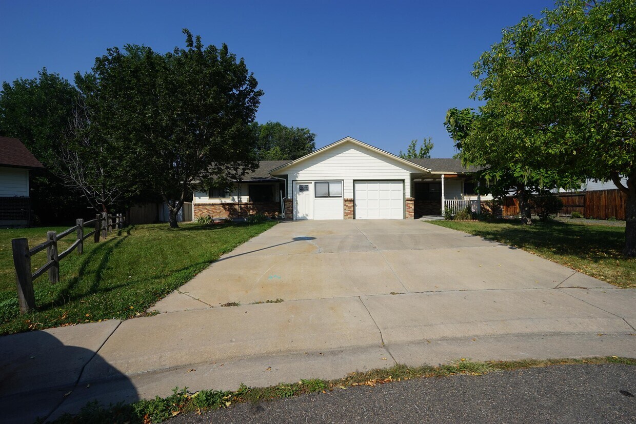 Primary Photo - 6065 Otis St